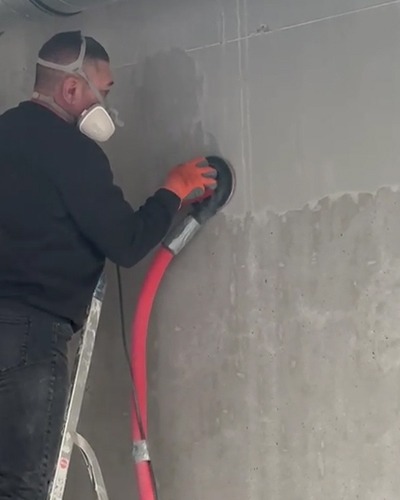 Menges-specialistische-schoonmaak-beton-schuren-coating-verwijderen-van-beton